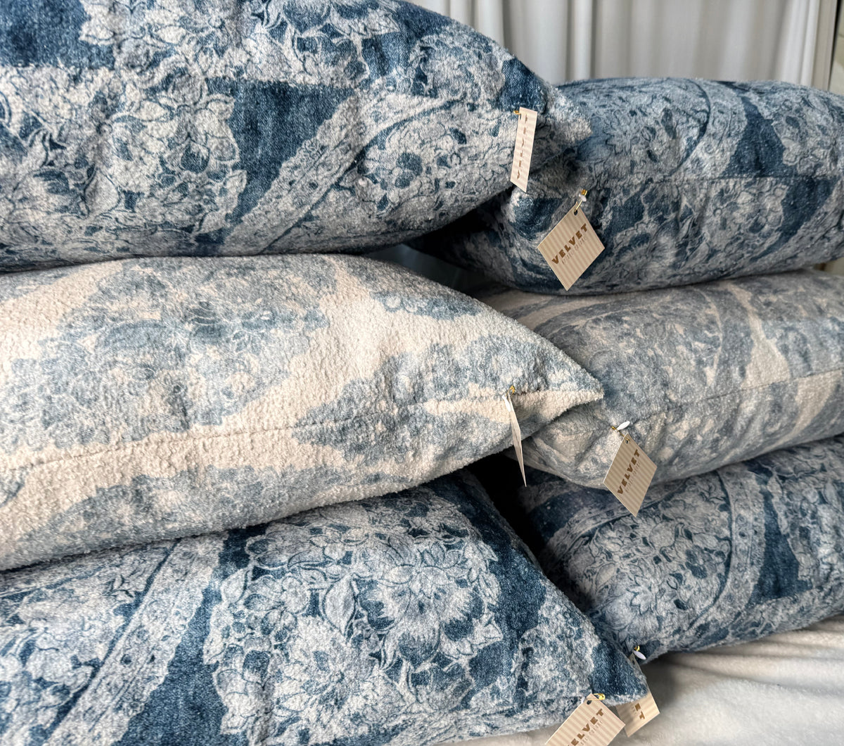 High End Pillow W/Insert (Zipper enclosed)